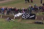La chute de Dean Ferris lors du GP motocross MX2 Grande Bretagne 2013