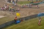 MXGP Crash, Glenn Coldenhoff catapulte sa moto par dessus les barrires