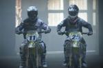 Vido de Steve Ramon et Clement Desalle en mode urban motocross