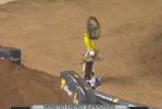 La belle chute de James Stewart au supercross ama Phoenix 2014