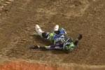 Le crash de Tyla Rattray lors des qualifications du Supercross d'Oakland 2012