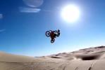 Ronnie Renner vole au dessus des dunes de Glamis