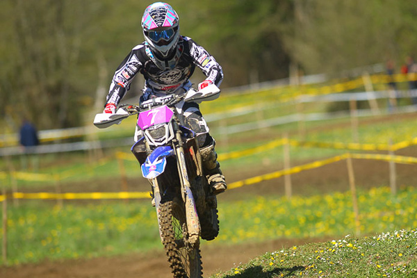 Juliette Berrez jump enduro moto