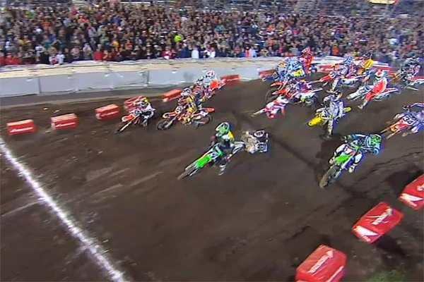 Départ du supercross ama 450cc Daytona 2014 et de la chute de Mike Alessi