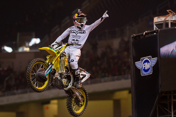 James Stewart remporte sa troisième victoire de la saison lors du supercross ama 450cc Detroit 2014