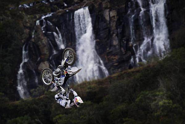 Robbie Maddison FMX chutes Corumba