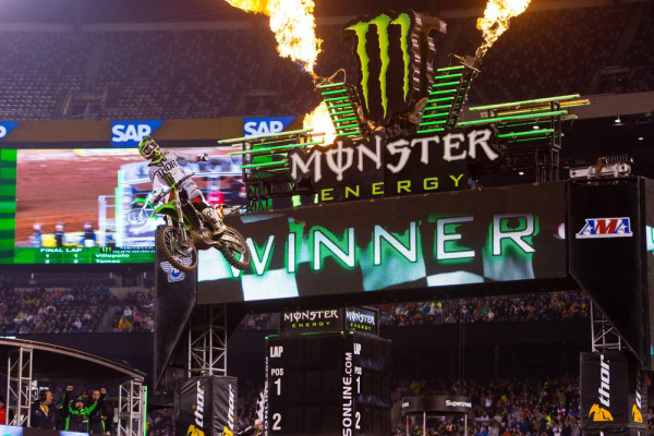 En remportant la première édition du supercross d’East Rutherford à New York, Ryan Villopoto devient champion 450cc pour la quatrième année consécutive