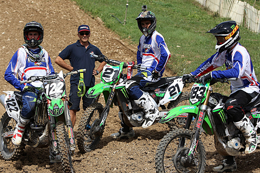 Encadrés par l’Entraîneur National Olivier Robert et son Adjoint Pascal Finot, ce stage à l’initiative de la Fédération Française de Motocyclisme, auquel assistait également Alexis Landais DTN adjoint, a permis à Dylan Ferrandis, Gautier Paulin et Steven Frossard de reprendre l’entraînement sur le prestigieux circuit de Saint-Jean- d’Angély après quelques jours de vacances.