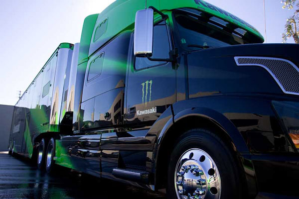 camion du team kawasaki monster energy 2009