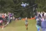 Enduro mega crash lors d'un saut