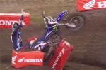 SX AMA, Chad Reed perd le contrle de sa moto et dfonce le dcor  Daytona