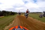 Challen Tennant met les gaz  fond sur sa 125cc 2 temps