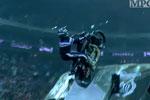 Vidéo premier backflip en Harley Davidson réalisé par Chuck Carothers