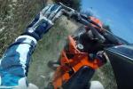 Il perd le contrle de sa KTM et traverse la piste