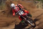 Hansen, Alberston, Cue et Horban s'éclatent sur un terrain de motocross sablonneux