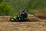Joey Crown met de l'angle et du gros gaz avec sa 125cc 2T