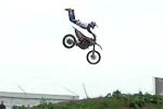 Chute impressionnante de Josh Waterman lors du GP de Grande Bretagne 2013