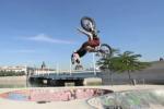 Vido d'urban trial freestyle avec Julien Dupont qui s'amuse Lyon
