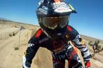 Kurt Caselli pilote avec une camra rotative sur son casque