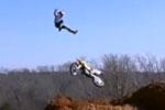 Travis Pastrana avec un nouveau backflips tribute Evel Knievel