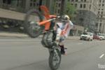 Ronnie Renner dans les rues de Chicago avant son grand saut