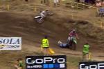 Shaun Simpson se fait accrocher par un autre pilote et traner au sol