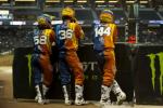 Vido du Team Lucas Oil - Troy Lee Designs - Honda au SX de Phoenix 2011