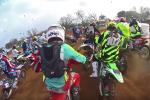 Il loupe compltement son dpart, double 25 pilotes et remporte la course