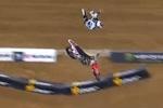 Enorme crash de Zach Bell lors du SX Arlington 2013