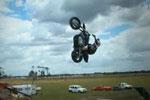 Video de Kain Saul réalisant un backflip avec une Harley davidson