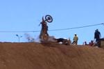 Grosse chute d'Antonio Cairoli lors du GP MX1 Portugal 2013