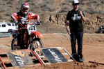 Vido de Trey Canard sur le terrain de supercross Honda avec le King McGrath