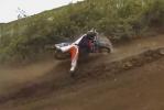 Une chute en motocross très boueuse