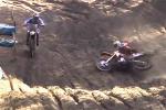 La chute d'Antonio Cairoli lors du GP motocross Benelux Lierop 2013