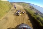Chute collective lors d'une compétition de motocross