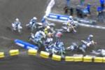 Vido du gros crash au dpart du lors du supercross Lites de Seattle 2010
