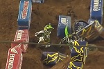 Crash de Ryan Villopoto lors de la 1re sance d'essai du SX de Phoenix 2014