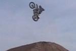 Video FMX avec le Frontflip motocross Paris Rosen de 27 mtres