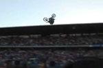 Vidéo du backflip de Kain Saul en Harley Davidson suivi d'un front flip