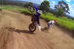 Une chute collective en motocross