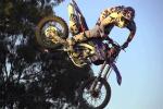 Lance Russell sur terre et dans les airs