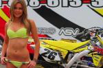 Vidéo Pin-Up - Pack 2012 chez Suzuki - Pour une moto achetée, une Pin-Up offerte