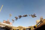 La piste de supercross d'Anaheim 1 2012 en camra embarque