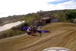 Bagarres de 125cc sur un terrain en sable